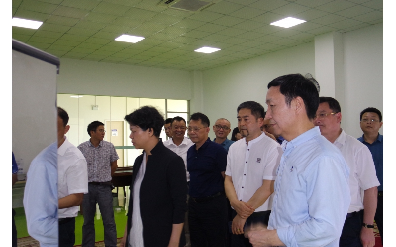 市委副書記、市長張迎春走訪智能制造企業(yè)，來我司調(diào)研，與我司高層領(lǐng)導(dǎo)親切會面。